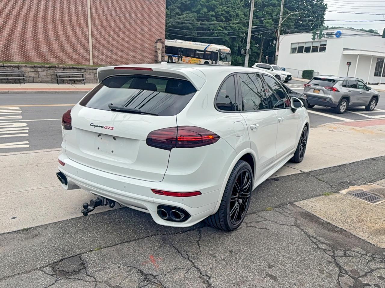 2016 PORSCHE CAYENNE