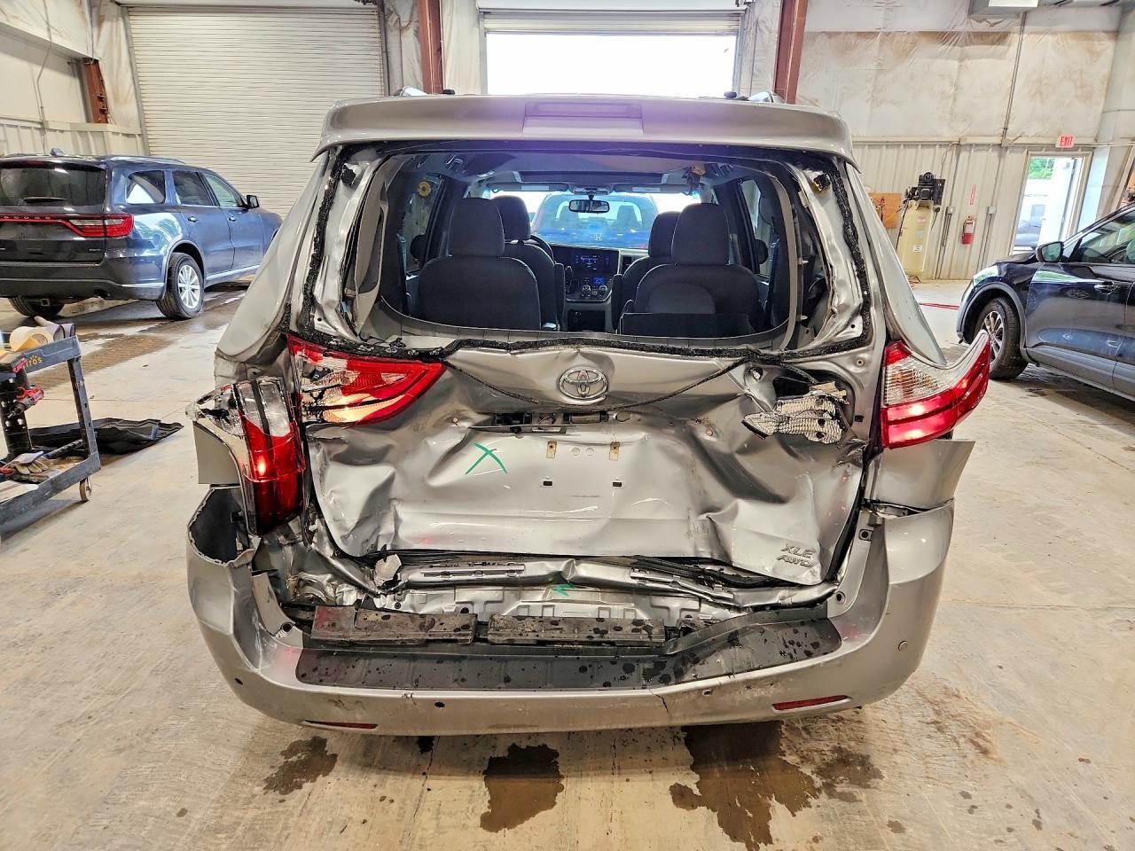 2015 TOYOTA SIENNA