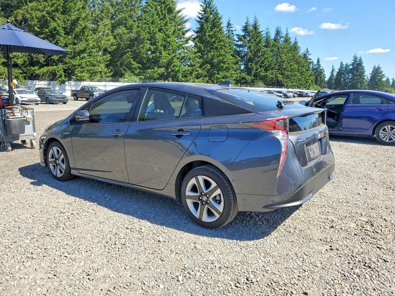 2016 TOYOTA PRIUS