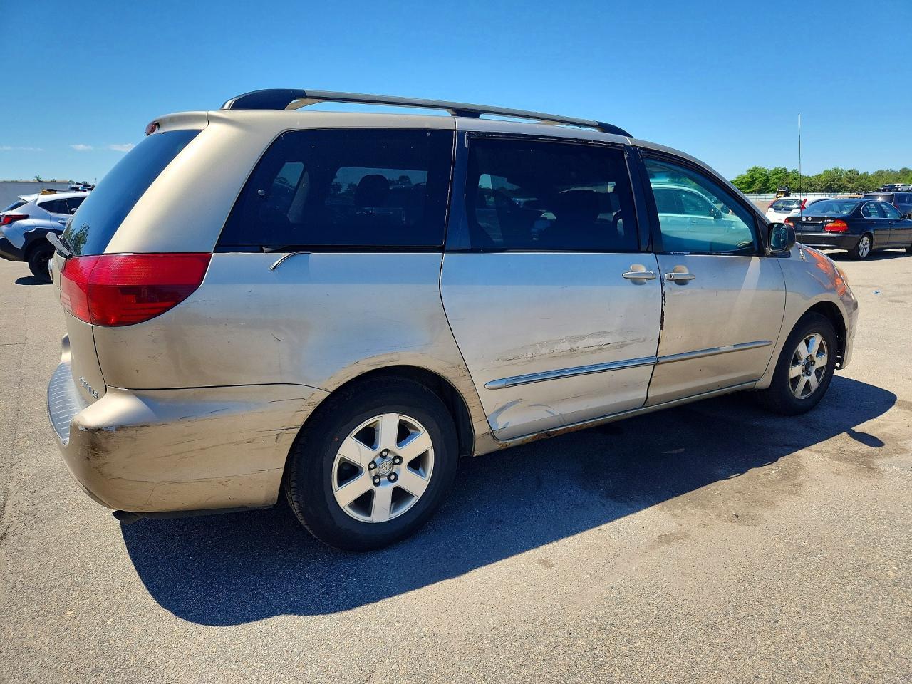 2004 TOYOTA SIENNA