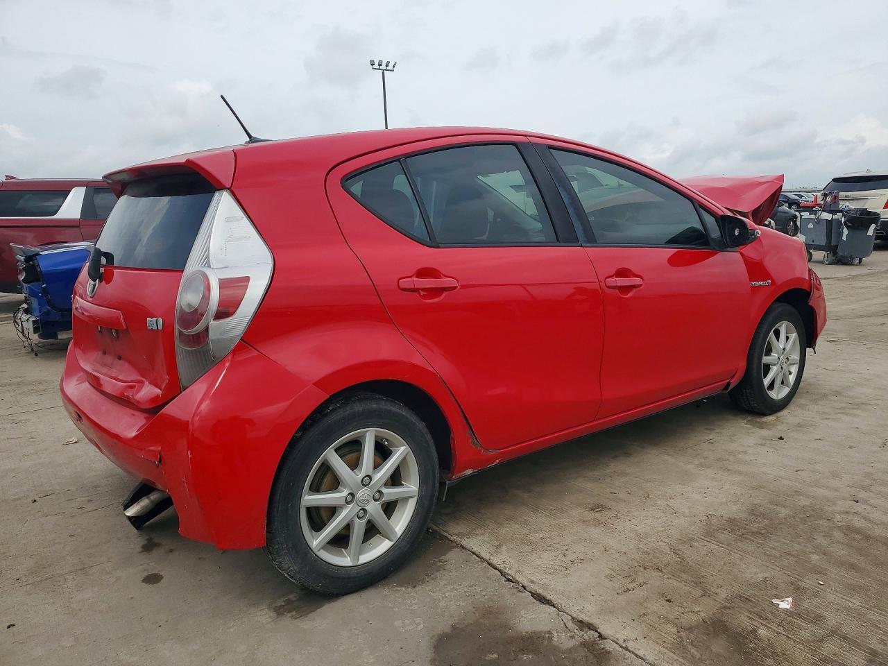 2014 TOYOTA Prius c