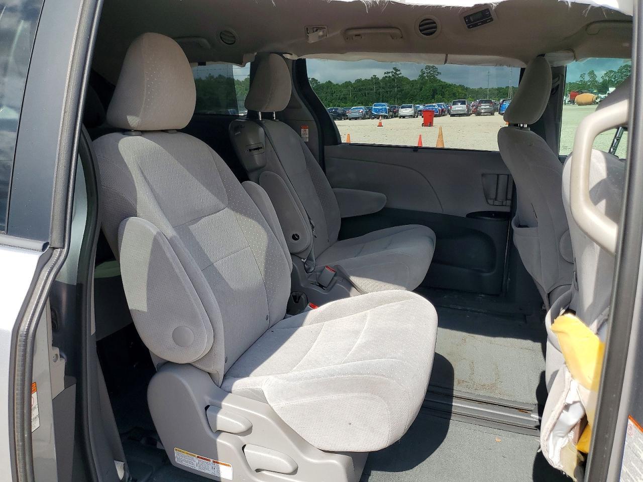 2017 TOYOTA SIENNA