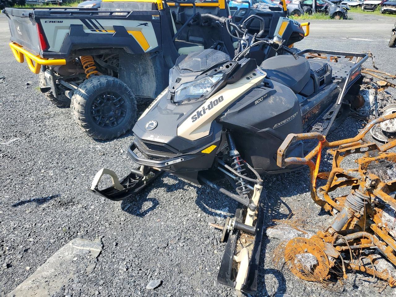 2023 Ski Snowmobile