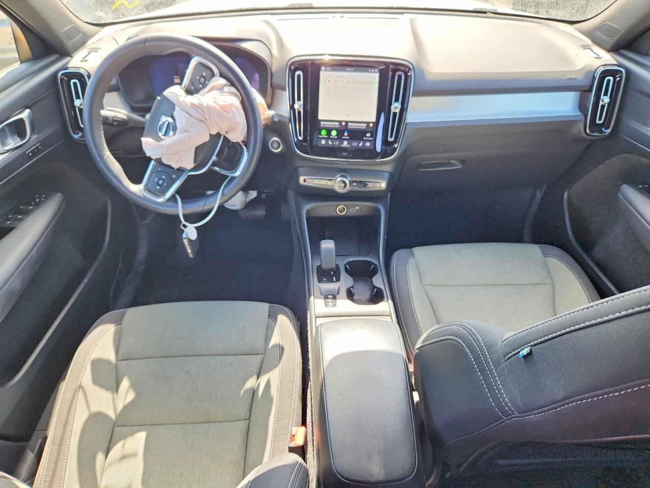 2024 VOLVO XC40