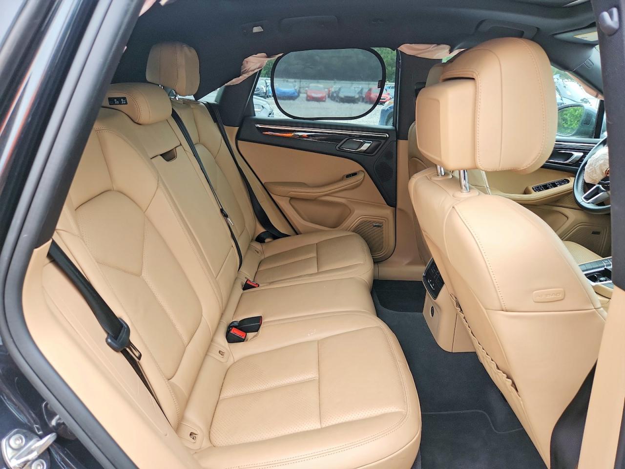 2019 PORSCHE Macan