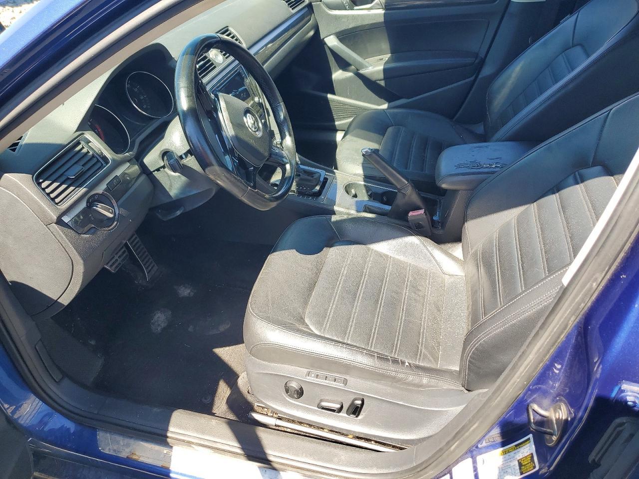 2016 VOLKSWAGEN Passat