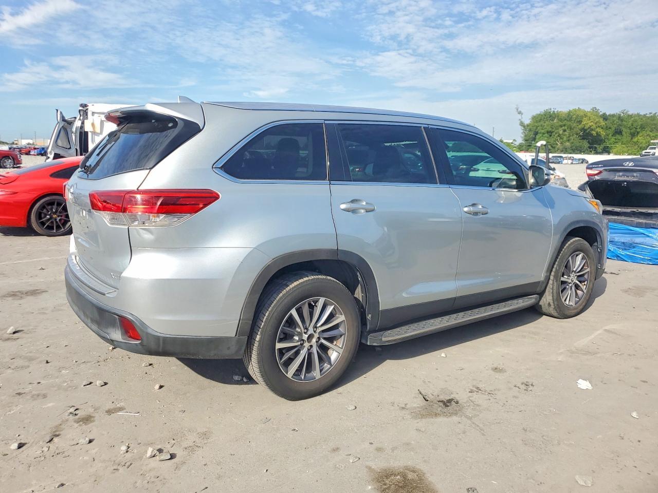 2019 TOYOTA HIGHLANDER
