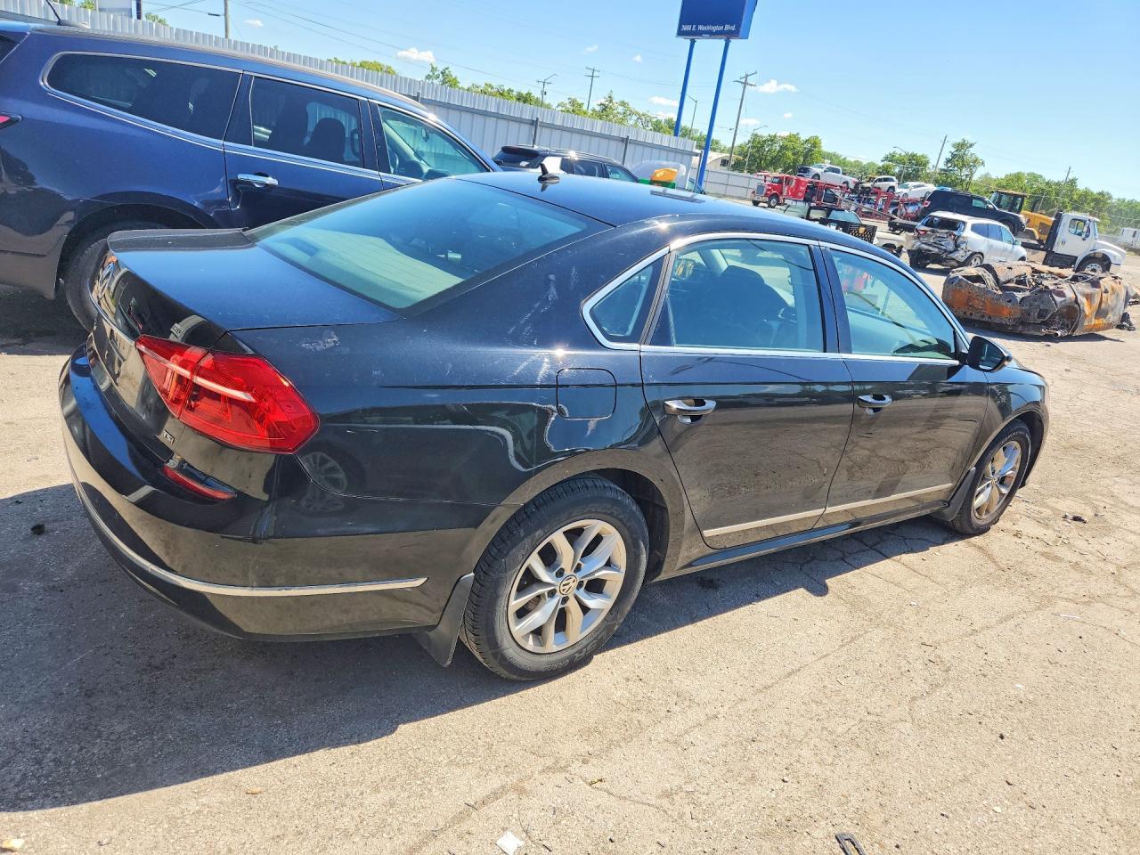 2016 VOLKSWAGEN Passat