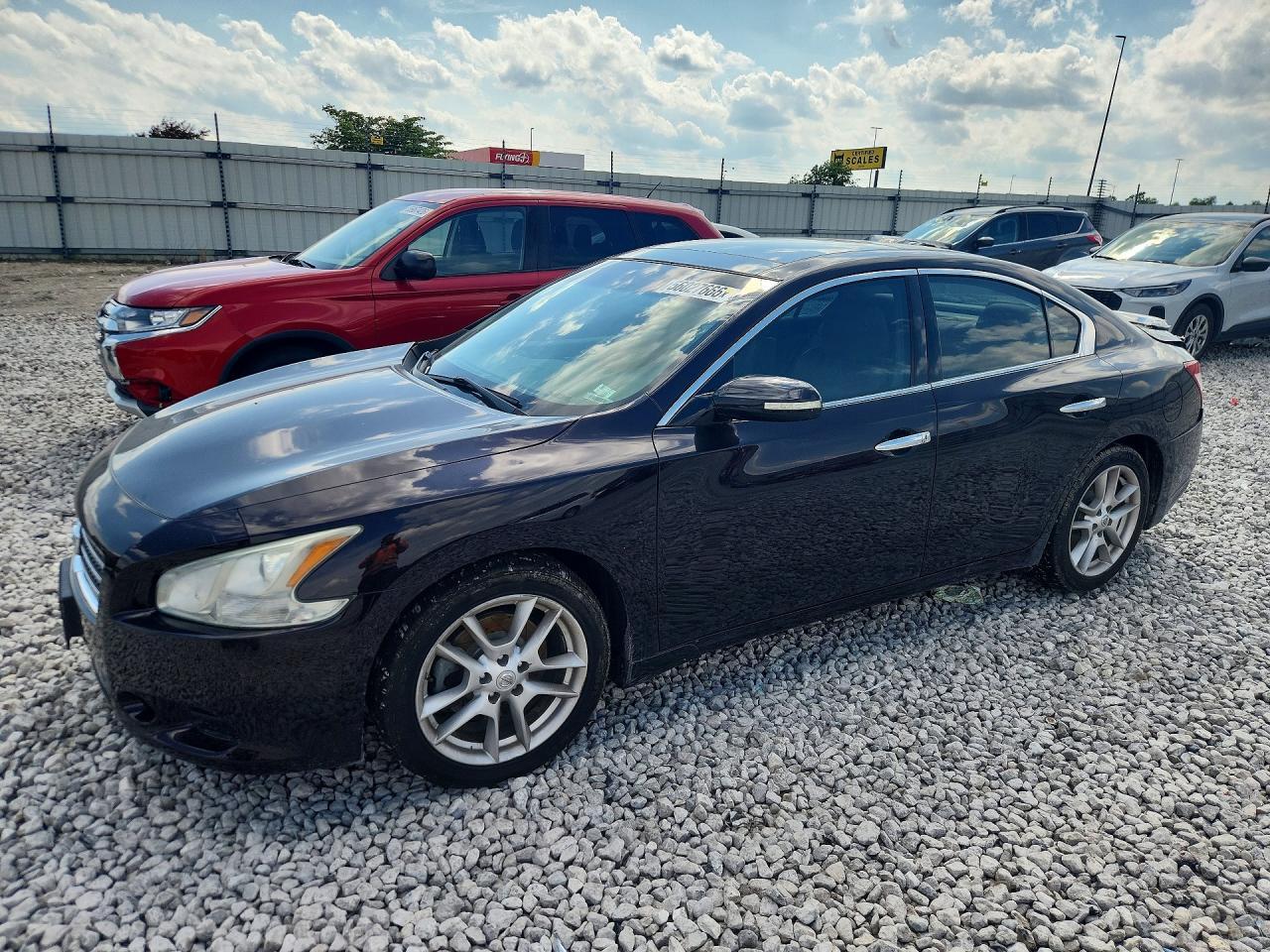 2011 NISSAN Maxima