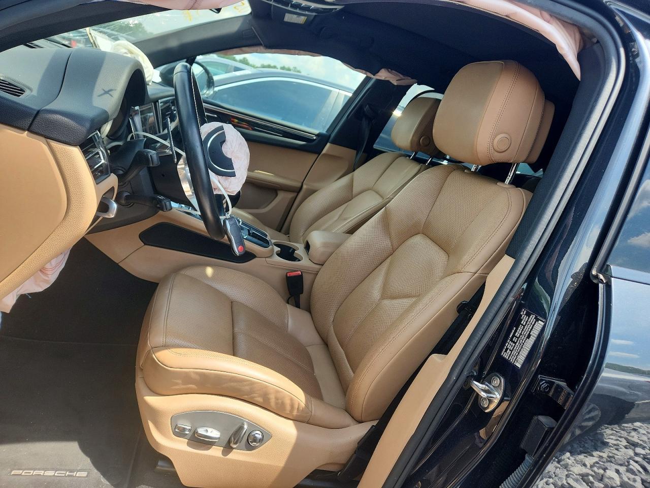 2019 PORSCHE Macan