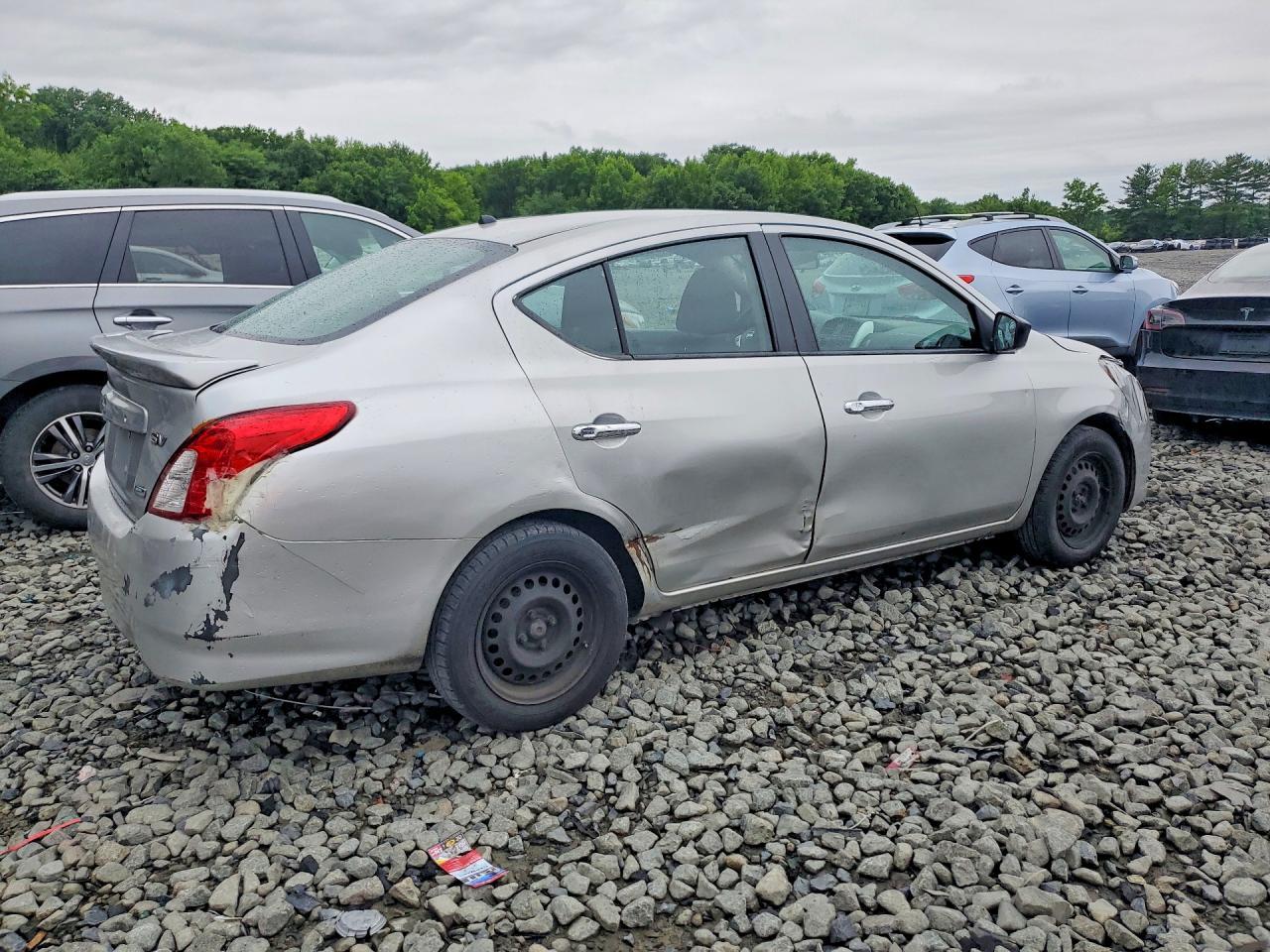 2015 NISSAN VERSA