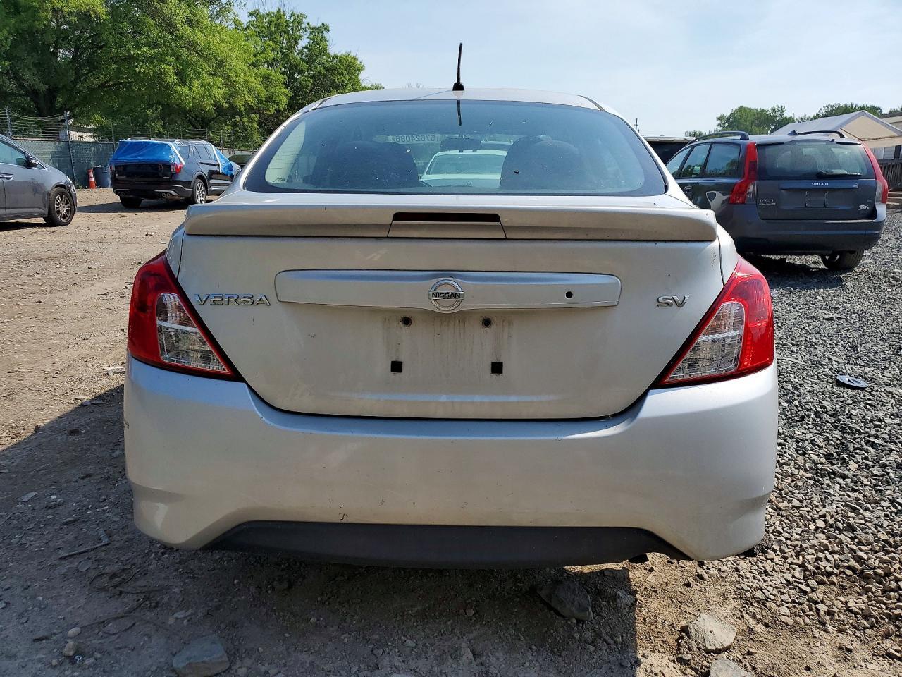 2017 NISSAN VERSA