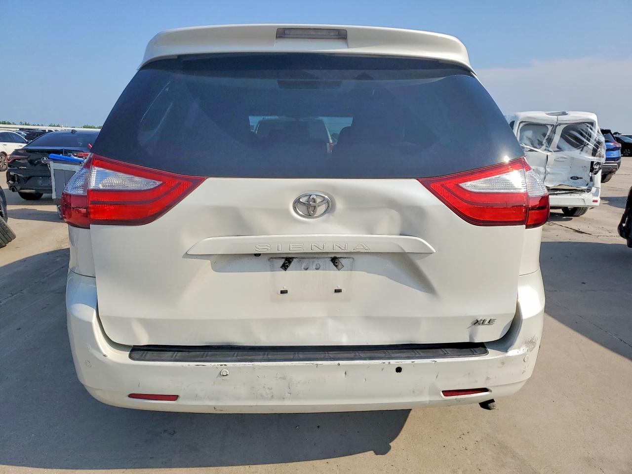 2016 TOYOTA SIENNA