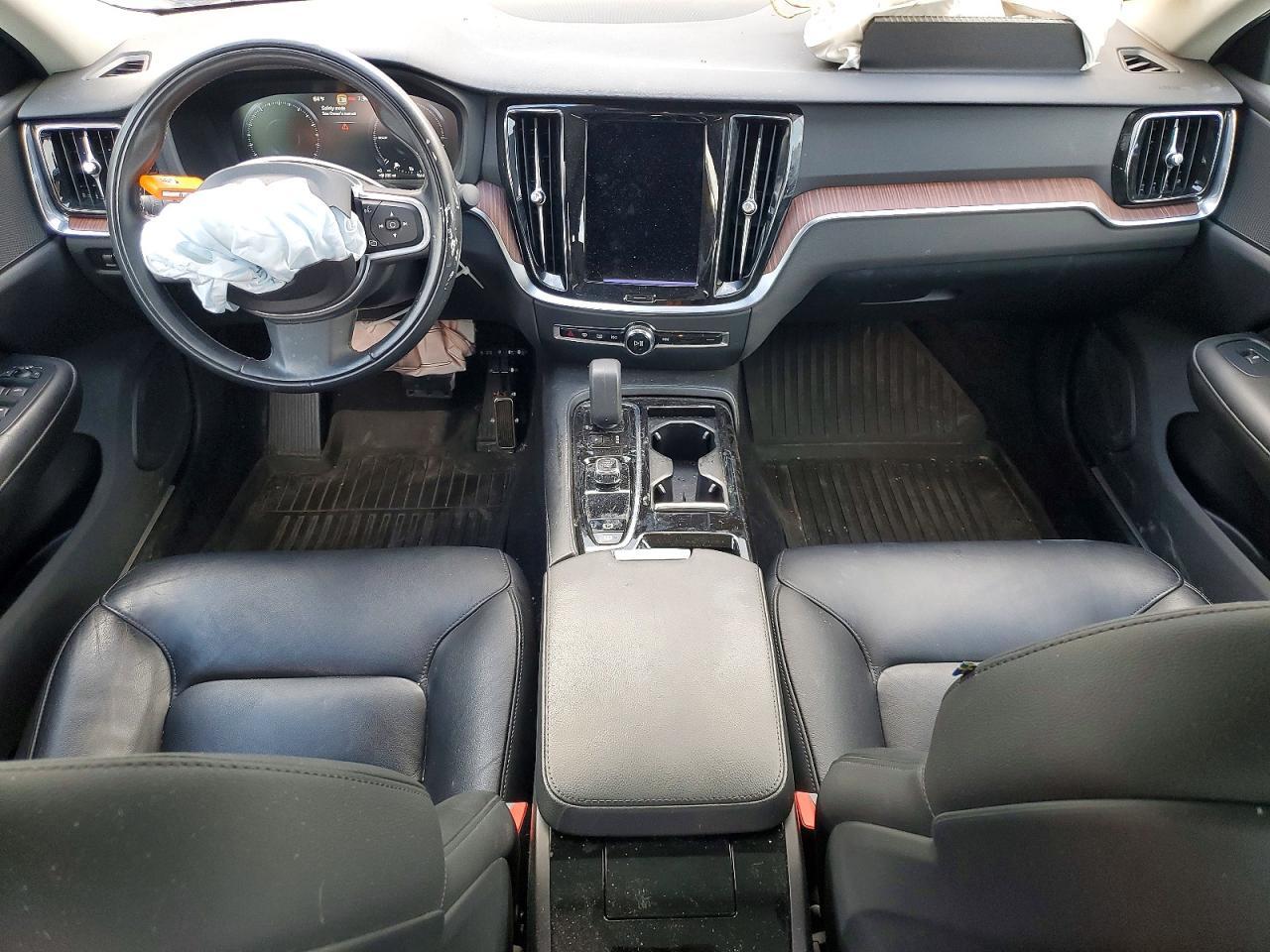 2022 VOLVO S60