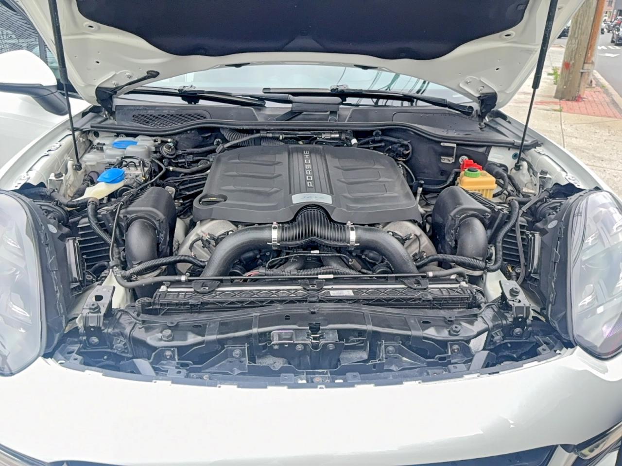 2016 PORSCHE CAYENNE