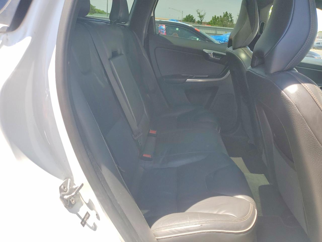 2015 VOLVO XC60
