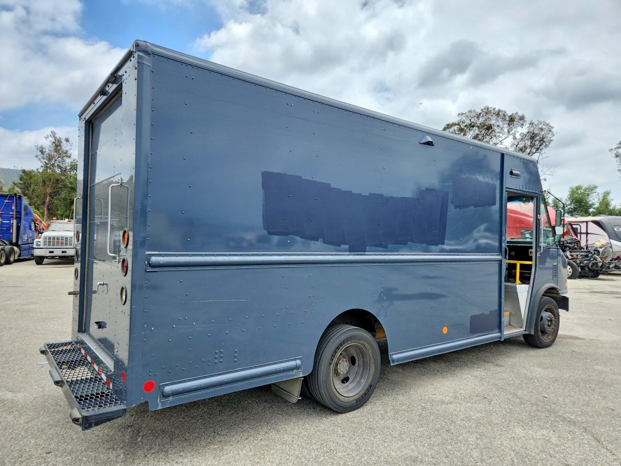 2021 FORD F59