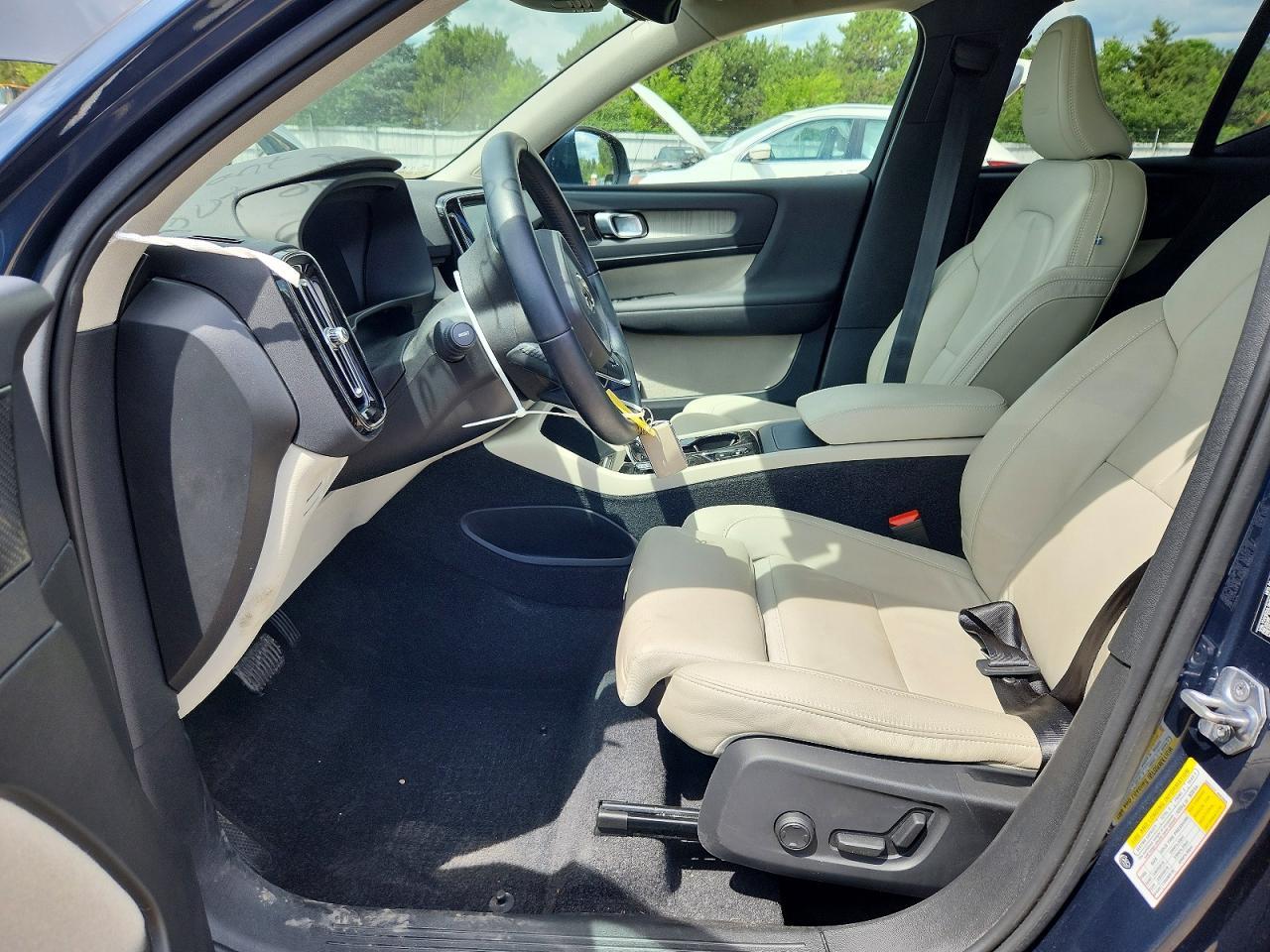 2019 VOLVO XC40