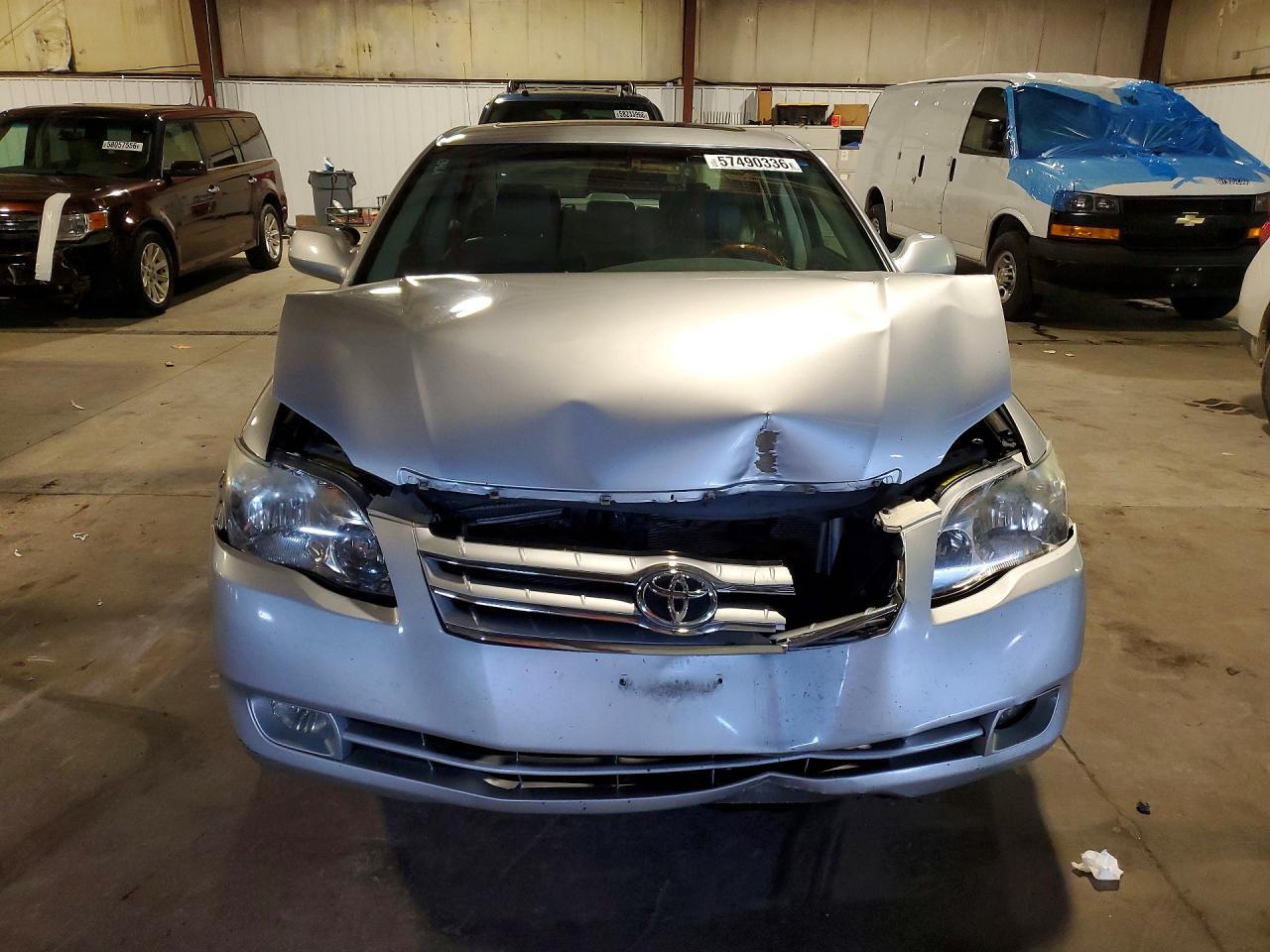 2005 TOYOTA Avalon