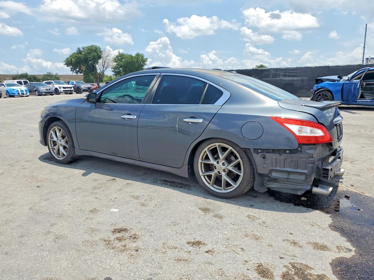 2011 NISSAN Maxima