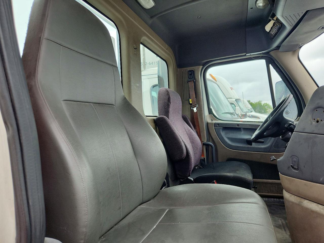 2016 FREIGHTLINER Cascadia 113