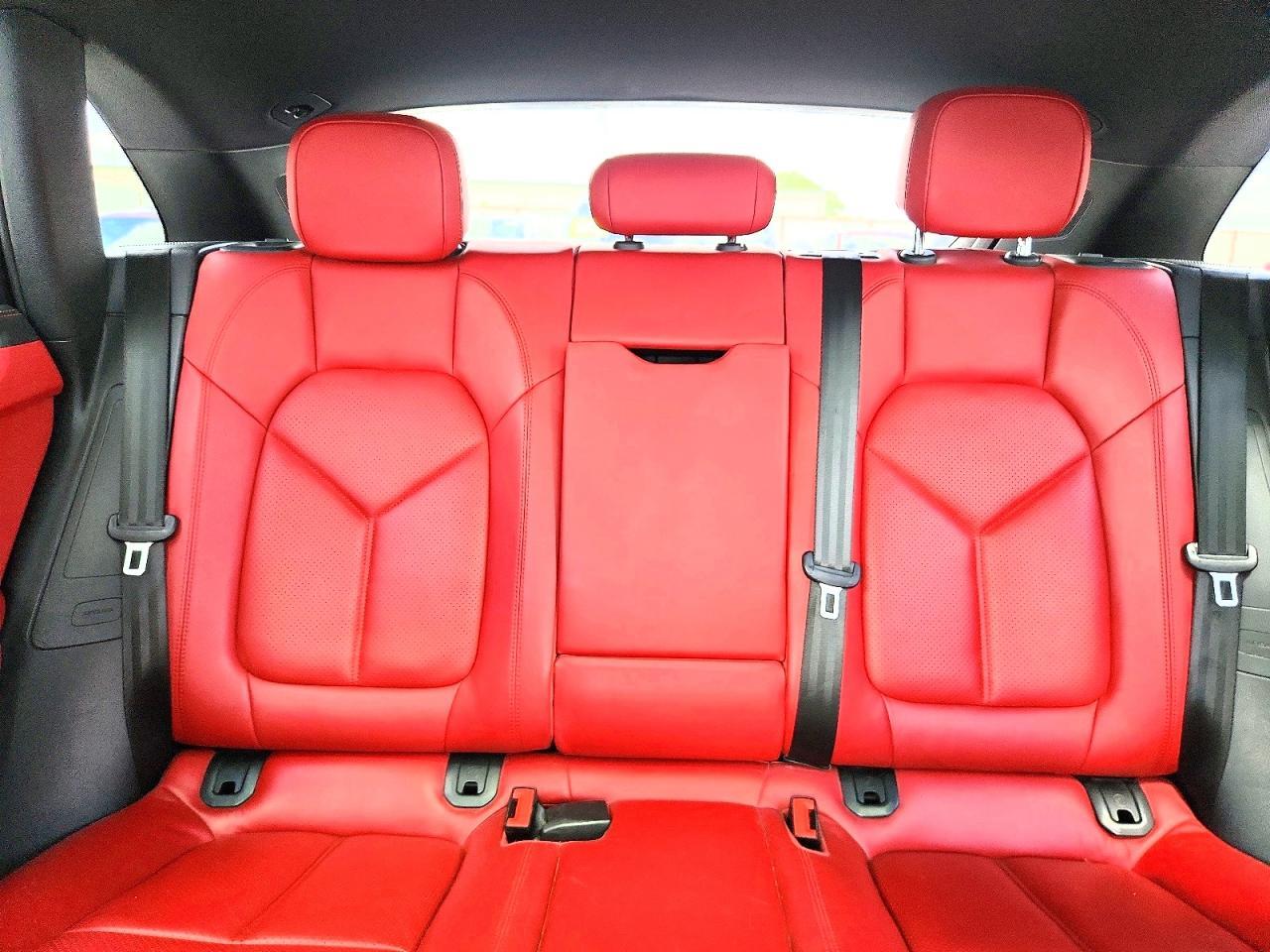 2015 PORSCHE Macan