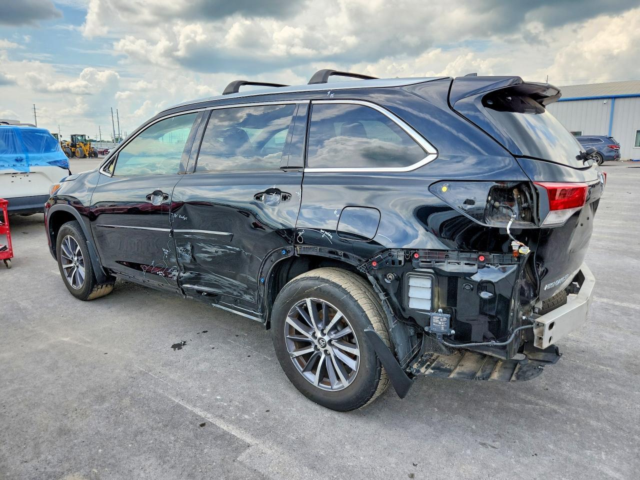 2017 TOYOTA HIGHLANDER
