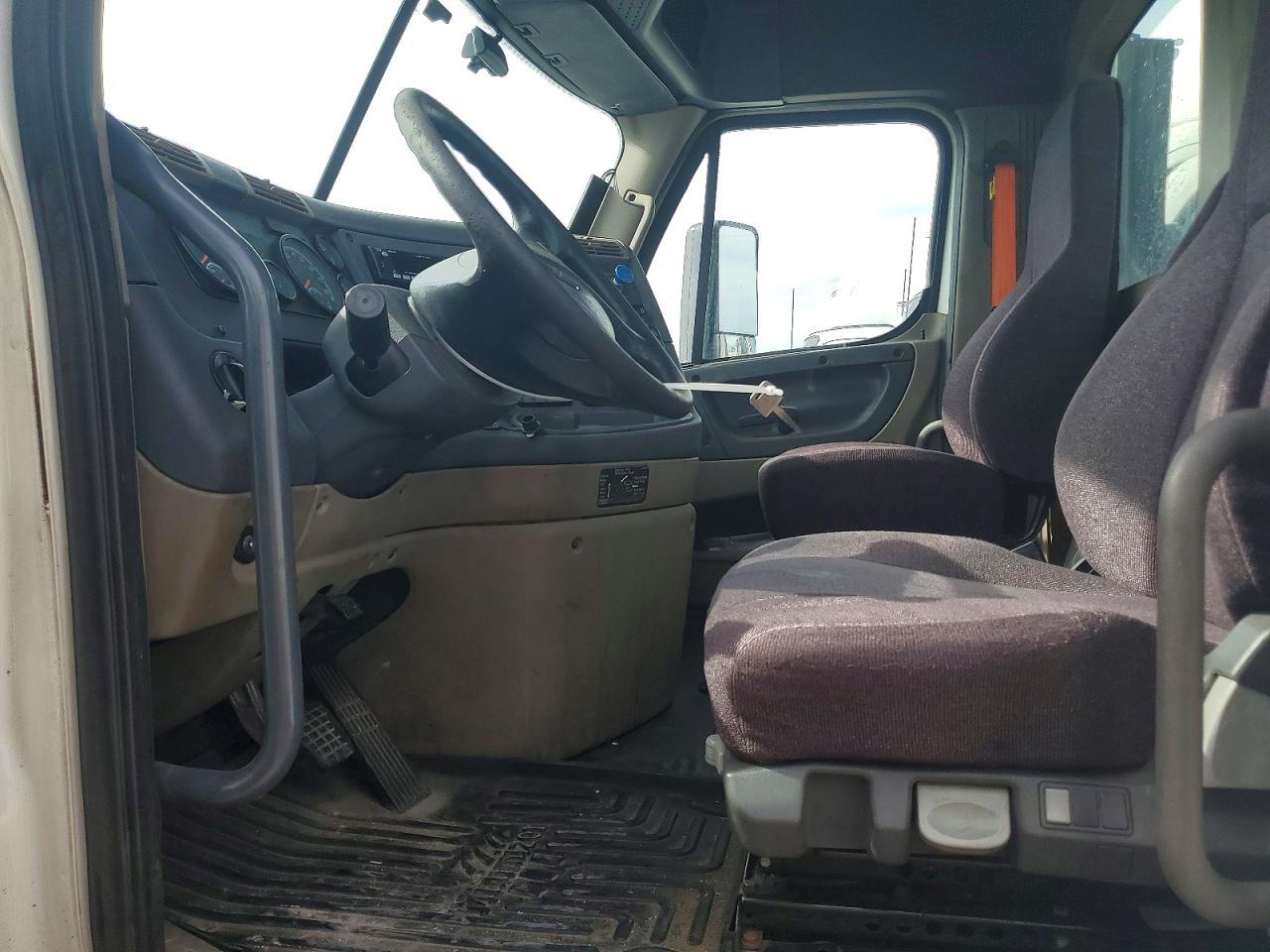 2018 FREIGHTLINER Cascadia 113
