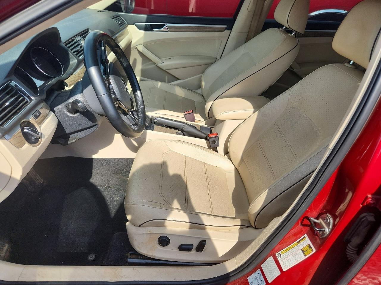 2017 VOLKSWAGEN Passat