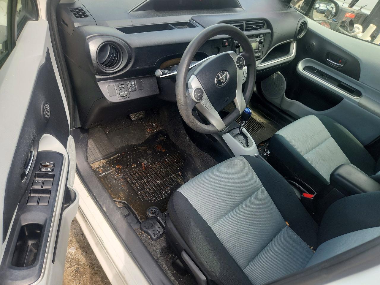 2014 TOYOTA Prius c