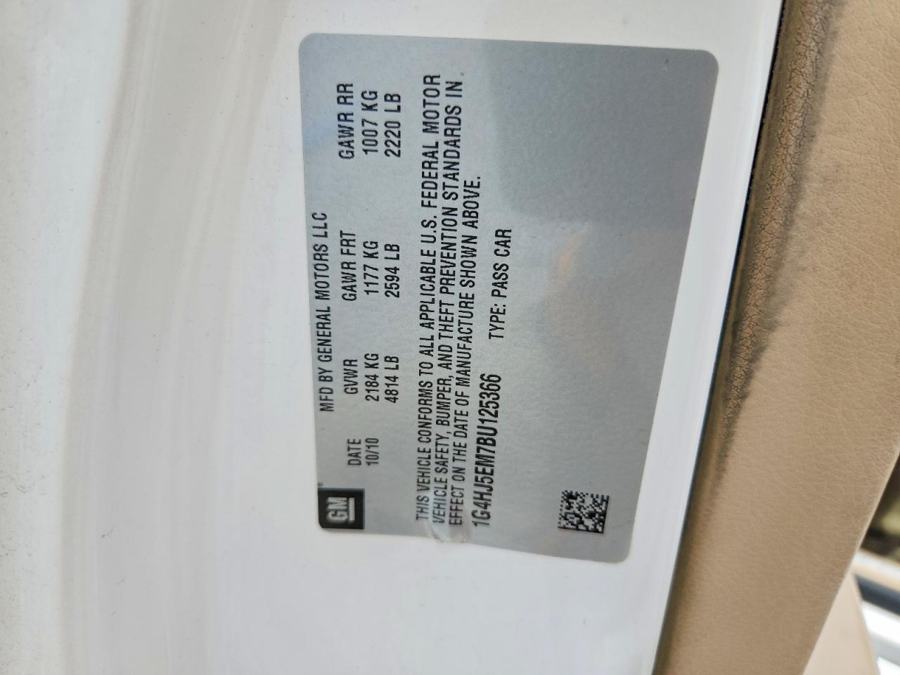 2011 BUICK Lacerne