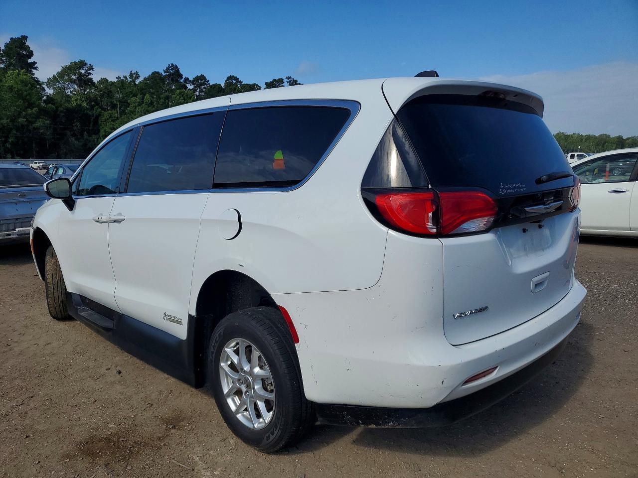 2022 CHRYSLER Voyager