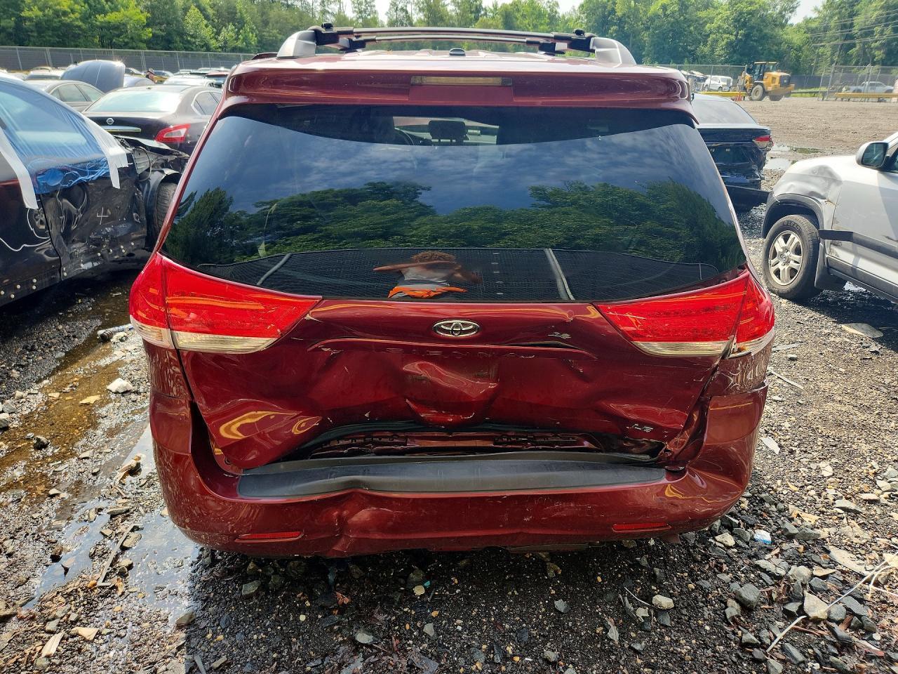2013 TOYOTA SIENNA
