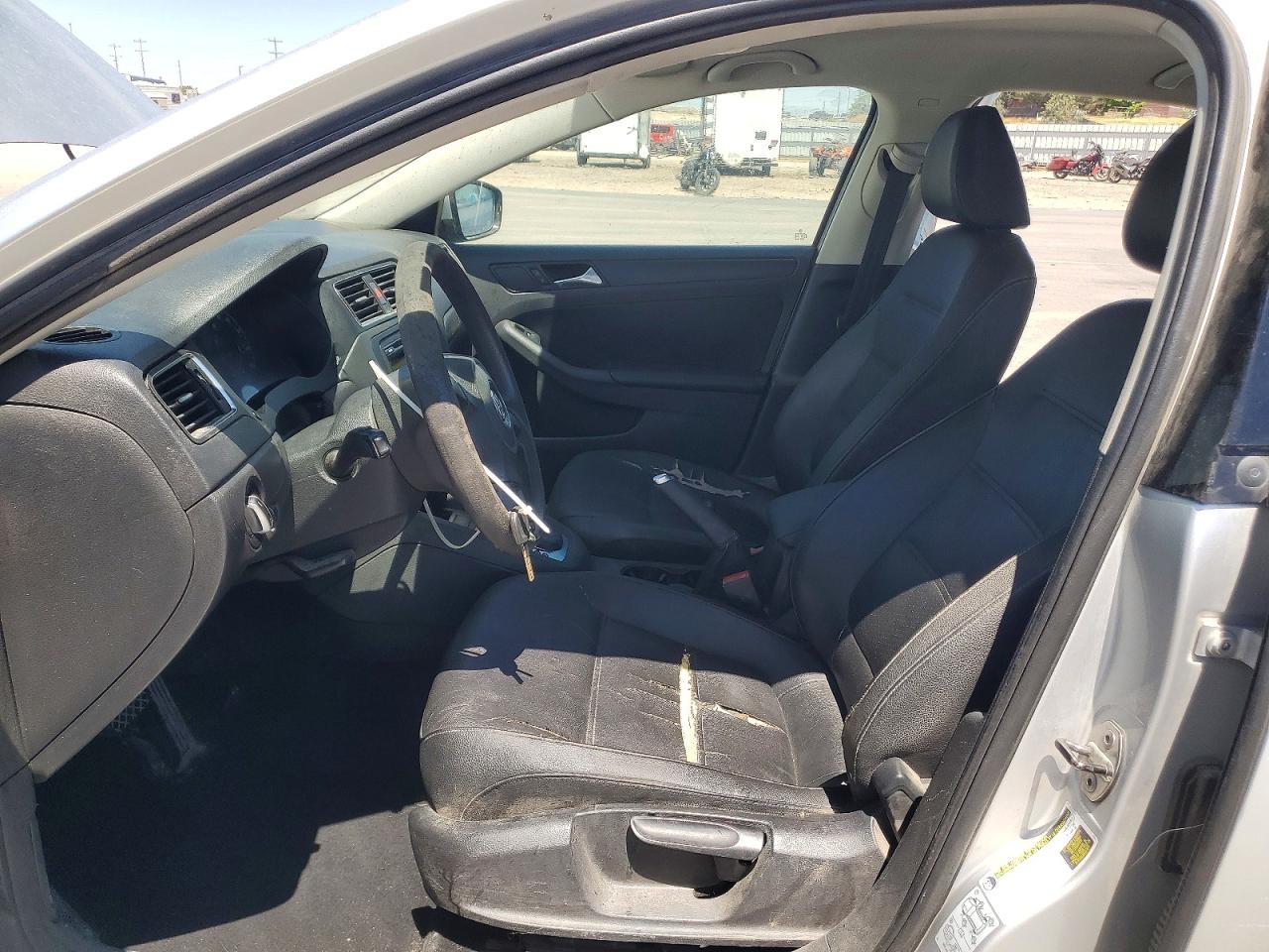 2011 VOLKSWAGEN JETTA
