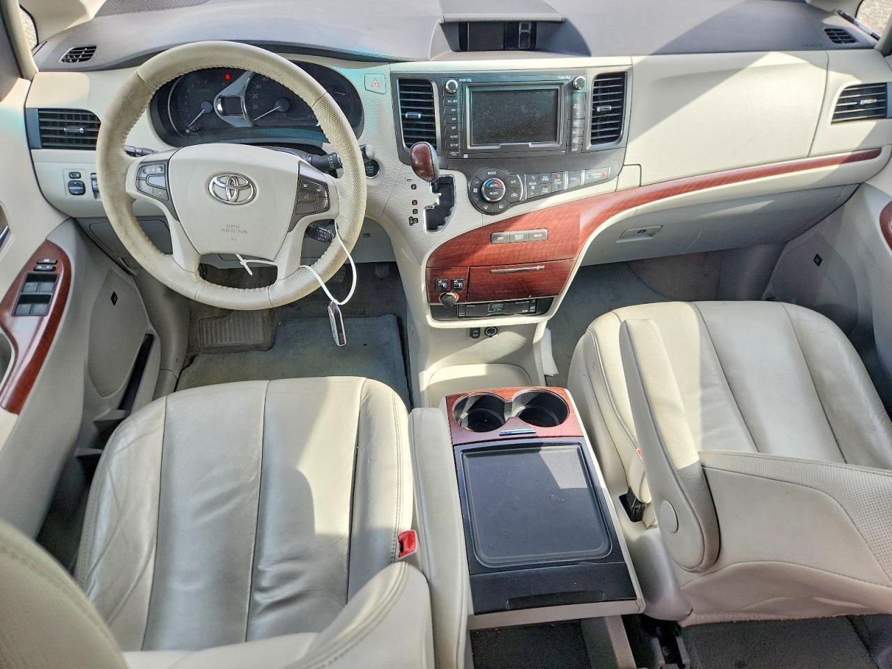 2013 TOYOTA SIENNA