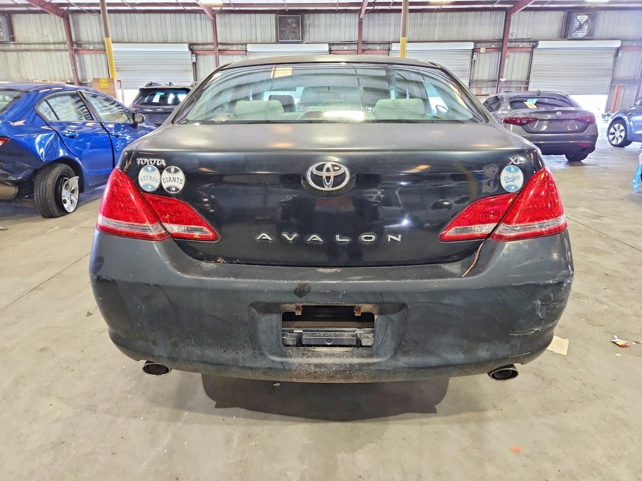 2006 TOYOTA Avalon