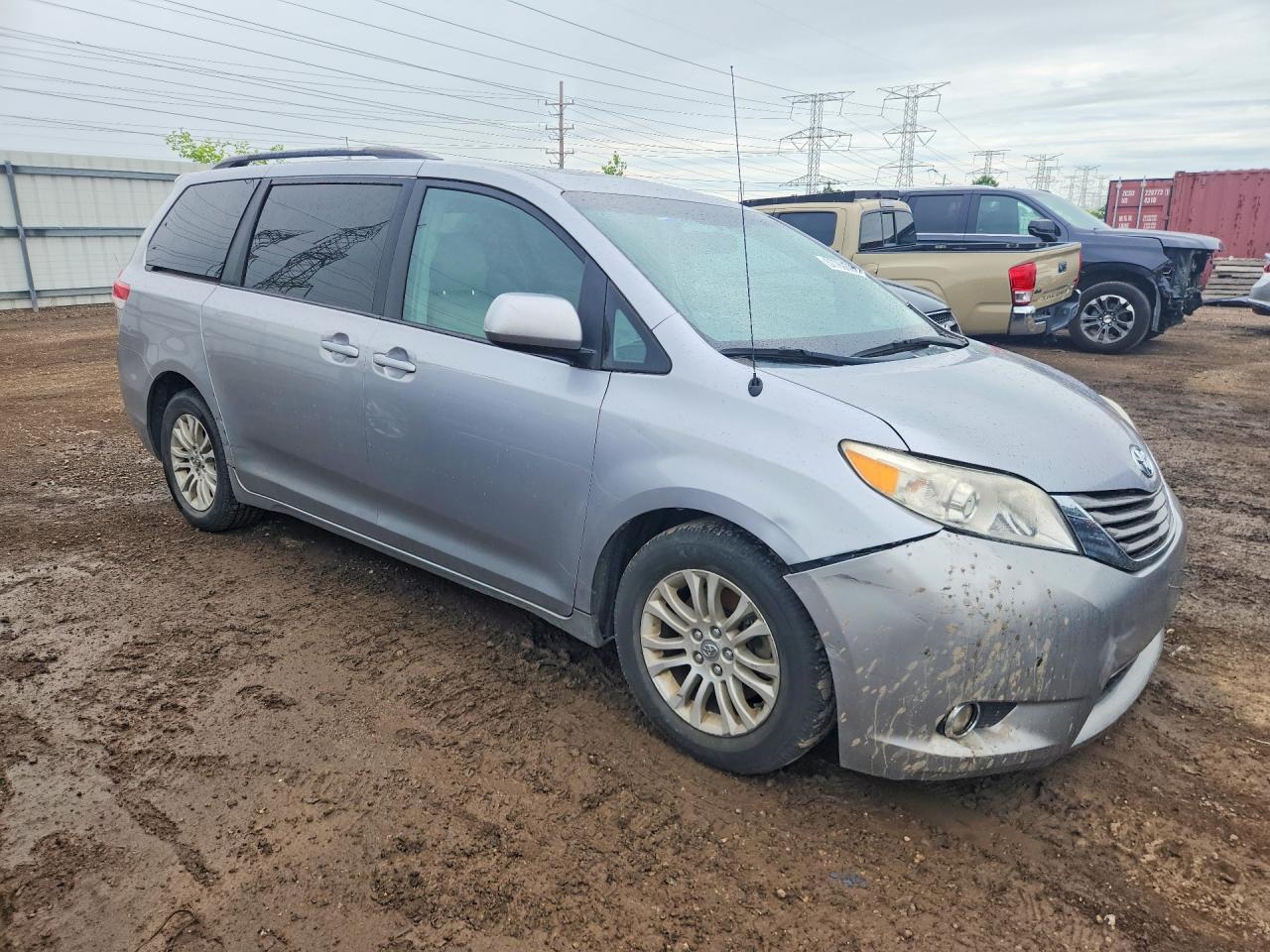2012 TOYOTA SIENNA
