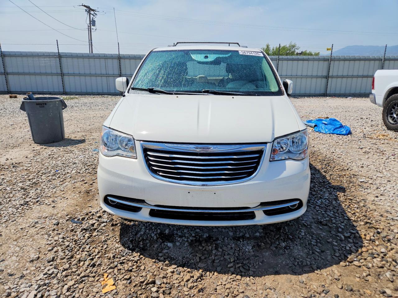 2013 CHRYSLER Town & Country