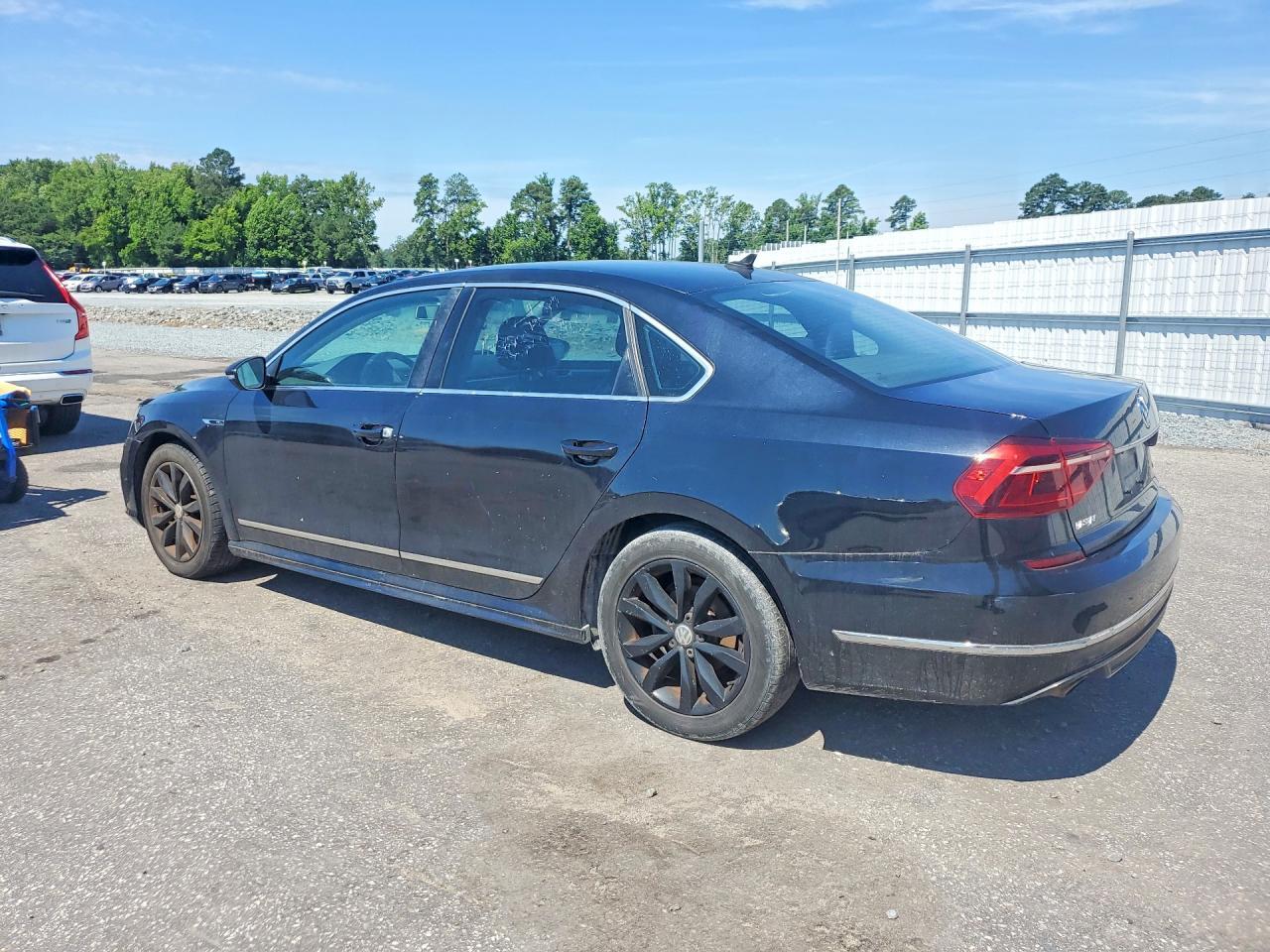 2017 VOLKSWAGEN Passat