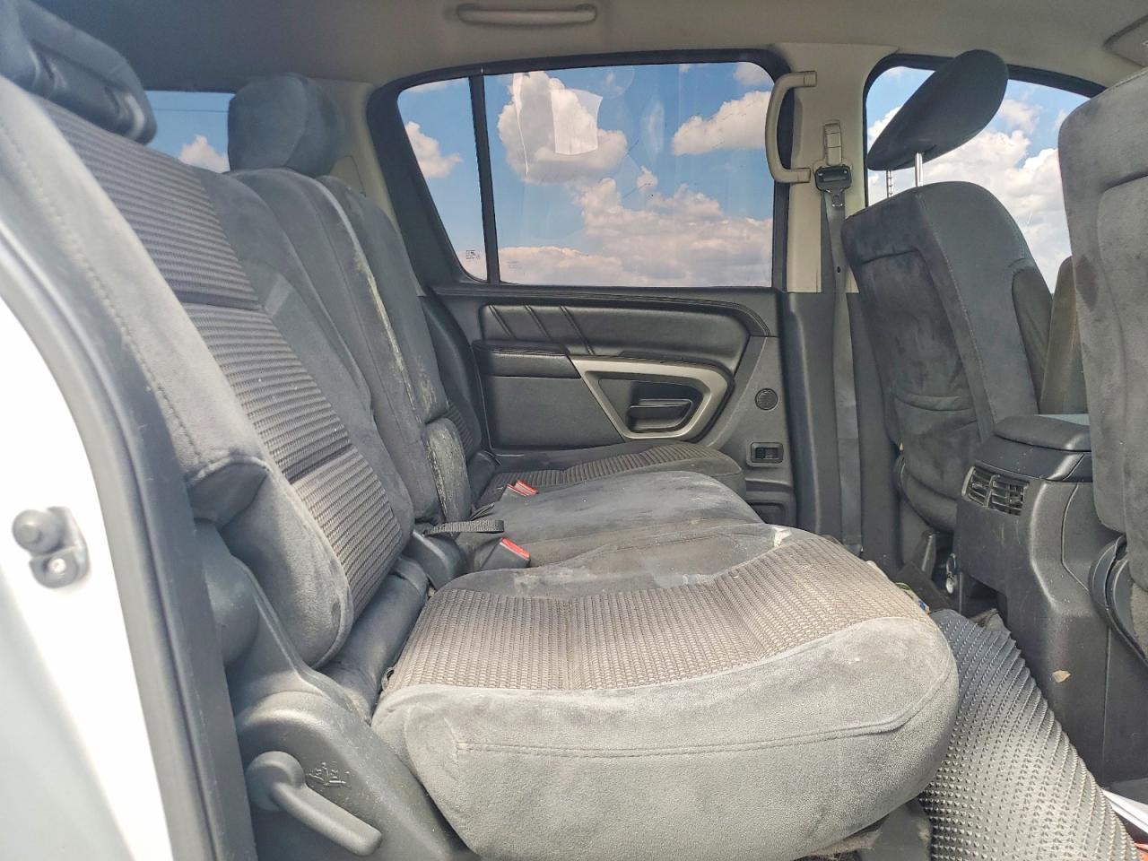2015 NISSAN Armada