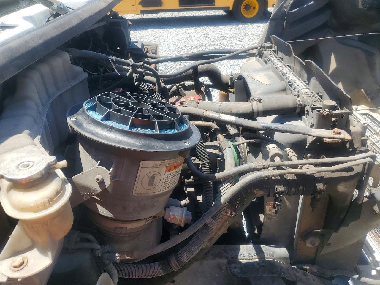 2010 FREIGHTLINER M2 106