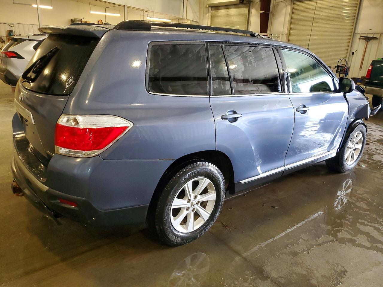2011 TOYOTA HIGHLANDER
