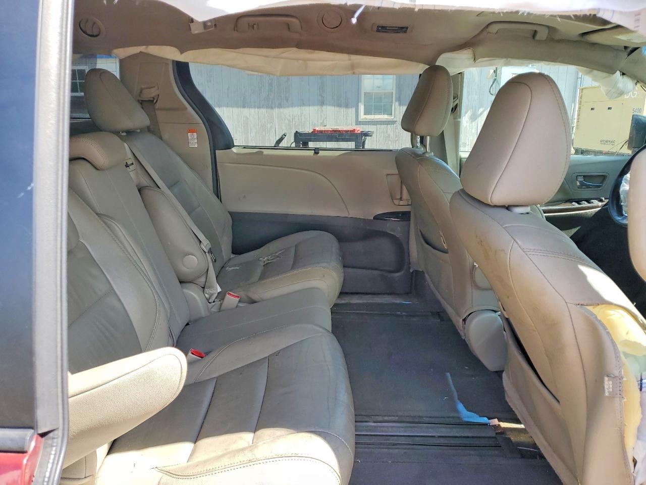 2015 TOYOTA SIENNA