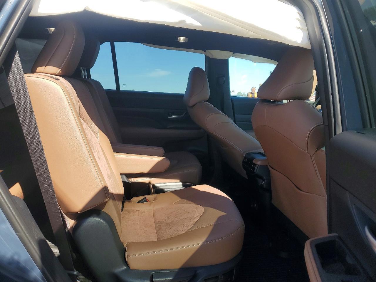 2026 TOYOTA HIGHLANDER
