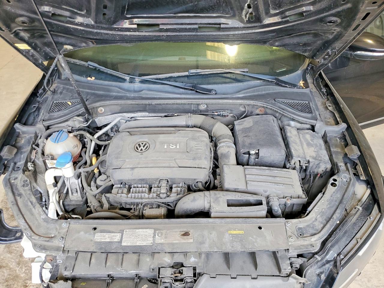 2017 VOLKSWAGEN Passat