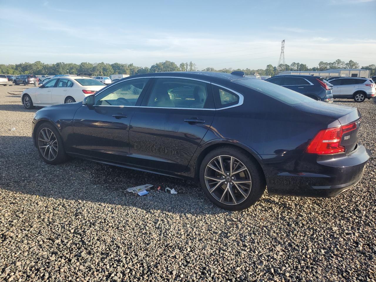 2019 VOLVO S90