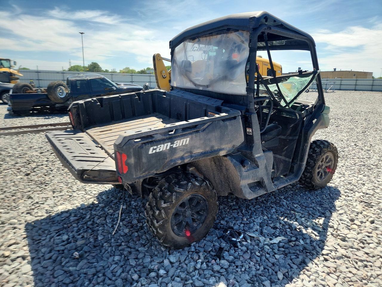 2025 CAN-AM Defender