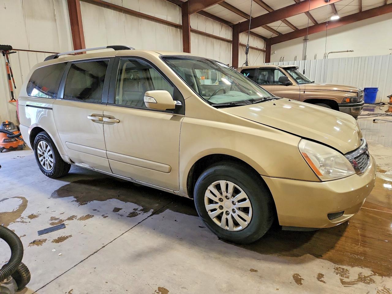 2011 KIA SEDONA