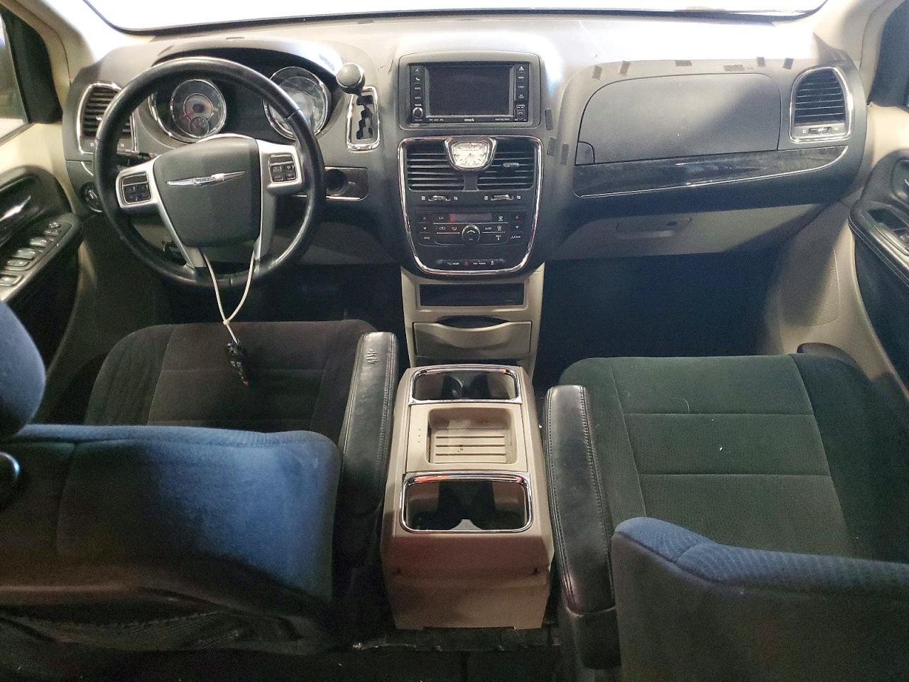 2011 CHRYSLER Town & Country