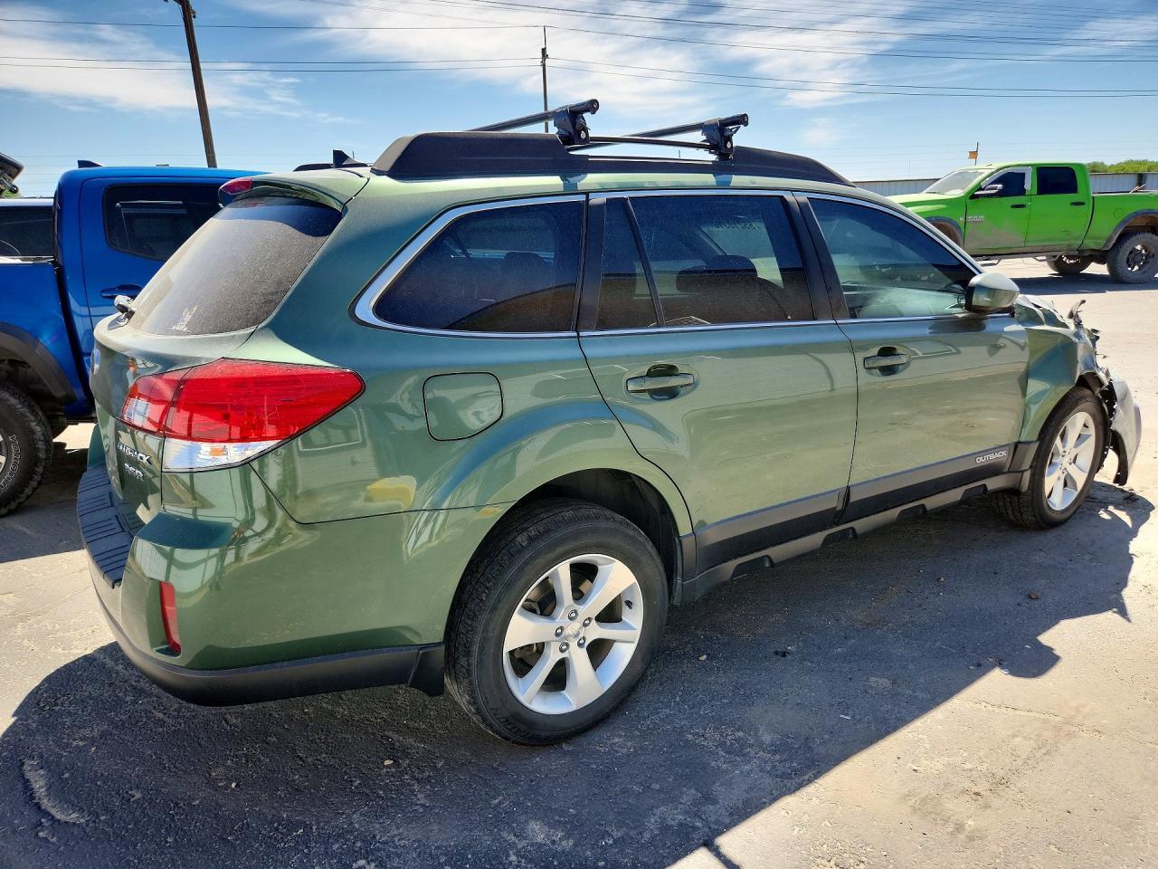 2013 SUBARU Outback